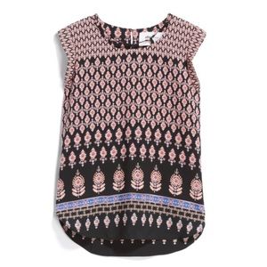 ALICE BLUE
Betsen Neckline Detail Blouse